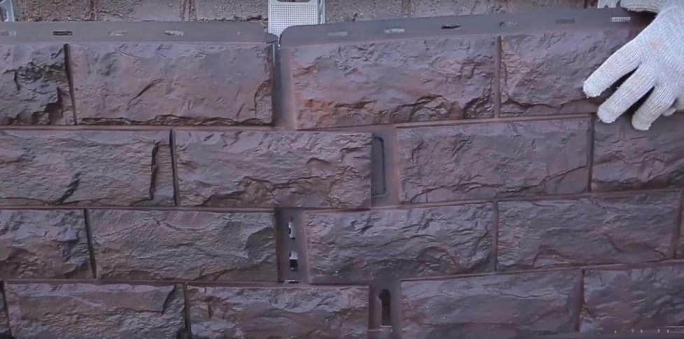 Монтаж цокольных панелей