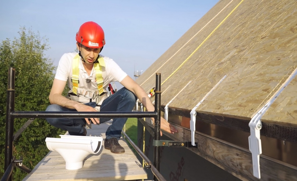 специальные пластиковые регулируемые крепления для установки кронштейнов