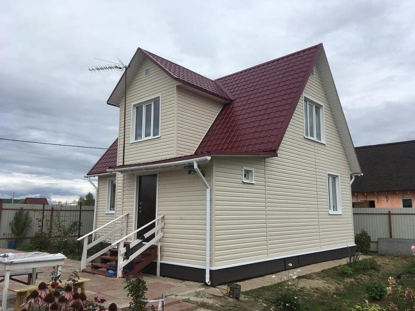 Сайдинг для кровли красного цвета