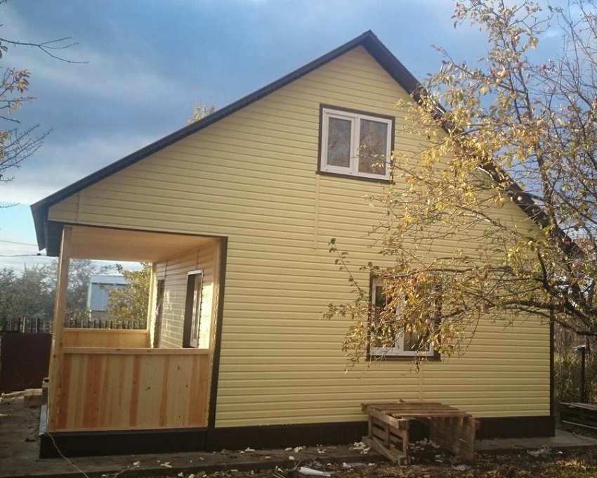 Треугольная форма фронтона дома